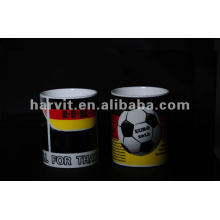 Caneca de café cerâmica com projeto do futebol / caneca de gr